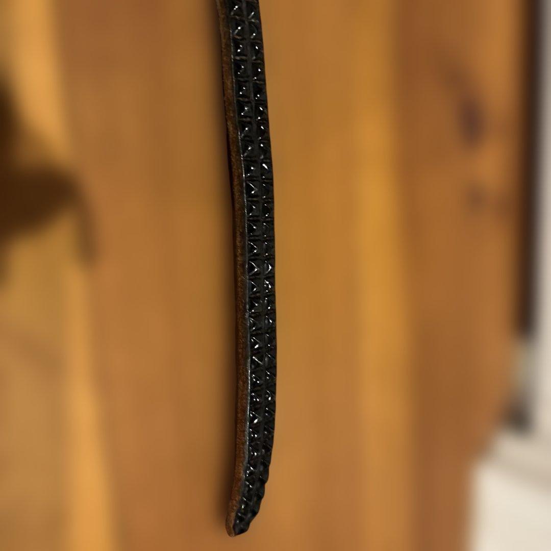 HTCスタッズ付き黒レザーベルト