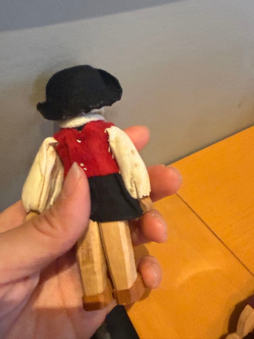 ハーン社　ドイツ　木製　ostheimer ドールハウス　人形　女の子　民族衣装