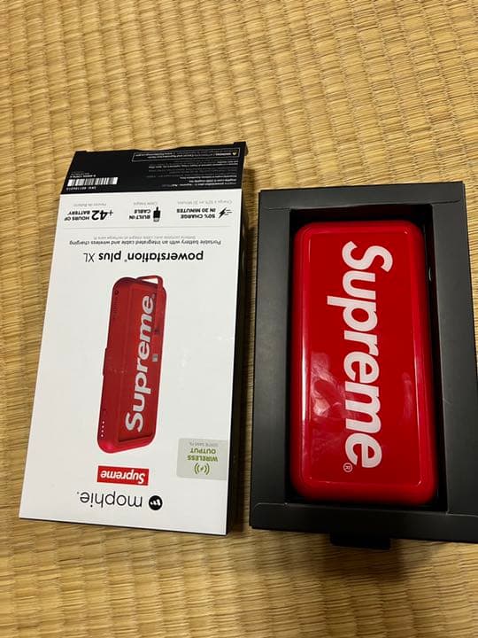 Supreme mophie® powerstation Plus XL red