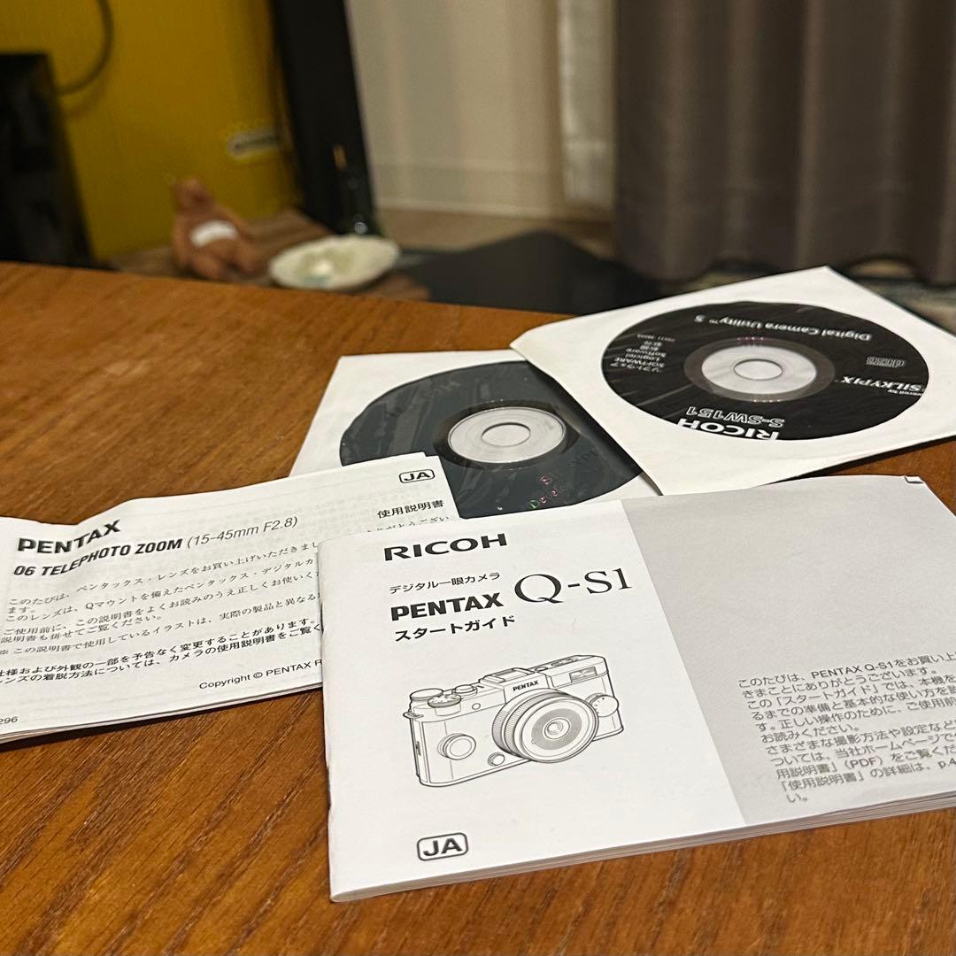 PENTAX 中古　Q-S1 ブラック　ズームレンズ2個付き　ミラーレスカメラ