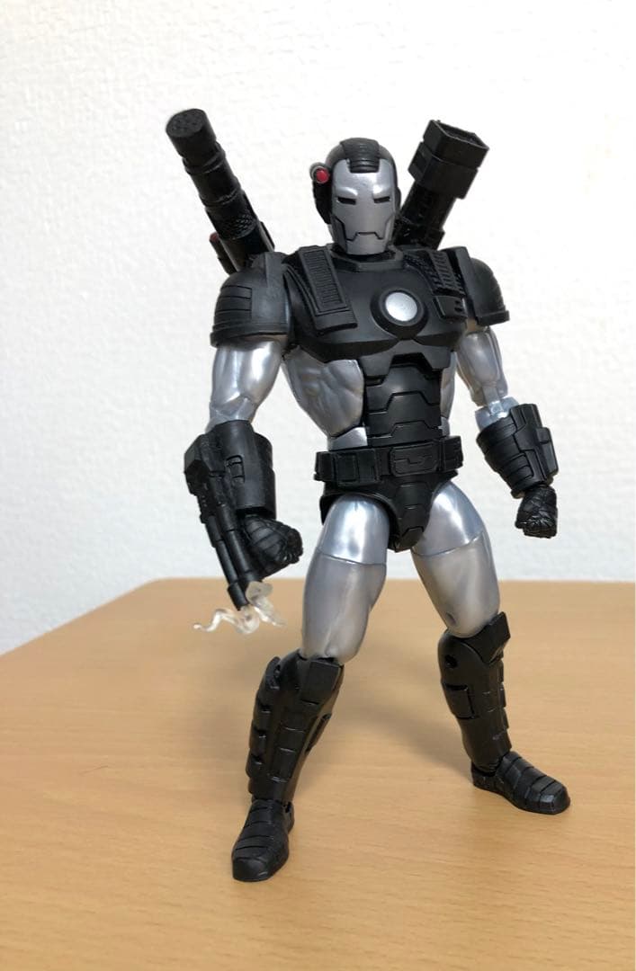 【日本未発売】ウォーマシン DX版 マーベルレジェンド アイアンマン