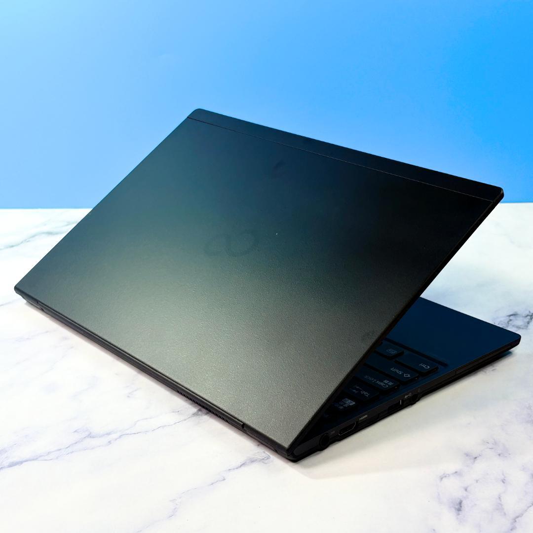 超薄型軽量！メモリ8GB★SSDで快速★指紋認証・Win11☆ノートパソコン