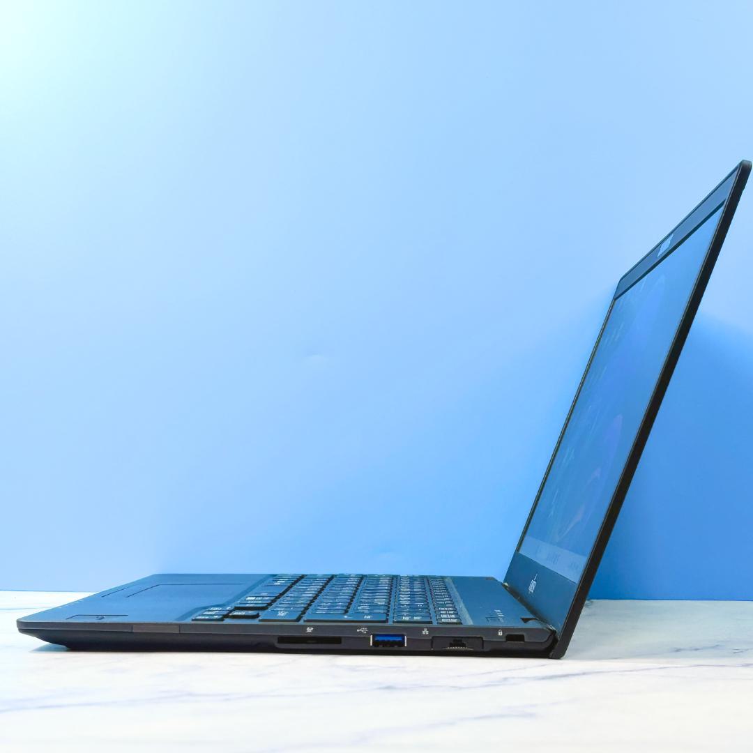 超薄型軽量！メモリ8GB★SSDで快速★指紋認証・Win11☆ノートパソコン