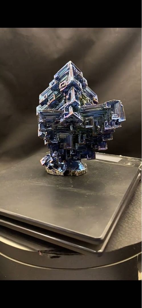 【ビスマス価格高騰！】神秘的なビスマス結晶 606g ケース付き