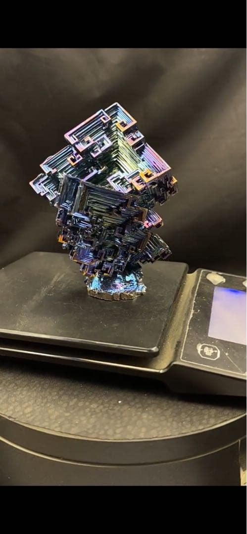 【ビスマス価格高騰！】神秘的なビスマス結晶 606g ケース付き