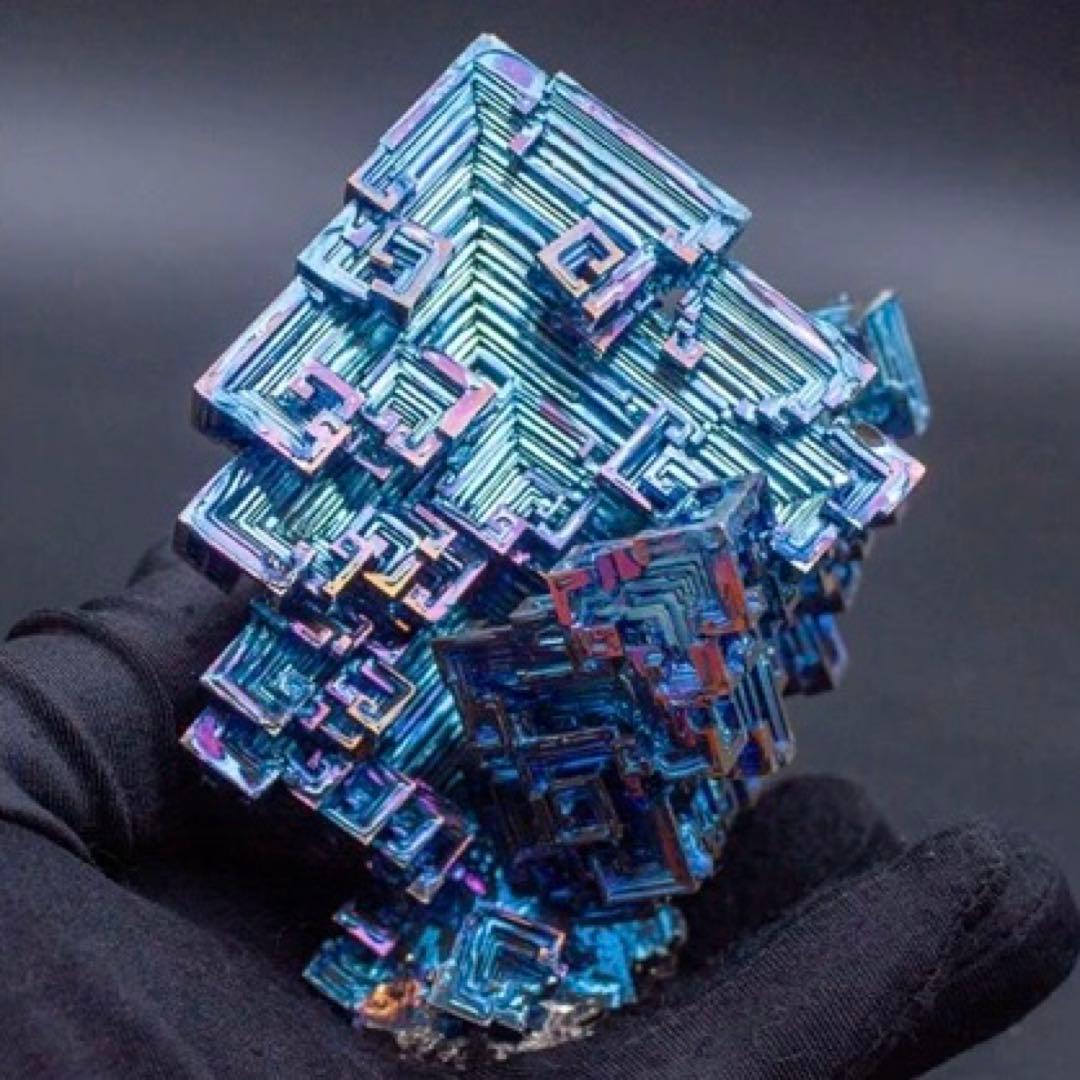 【ビスマス価格高騰！】神秘的なビスマス結晶 606g ケース付き