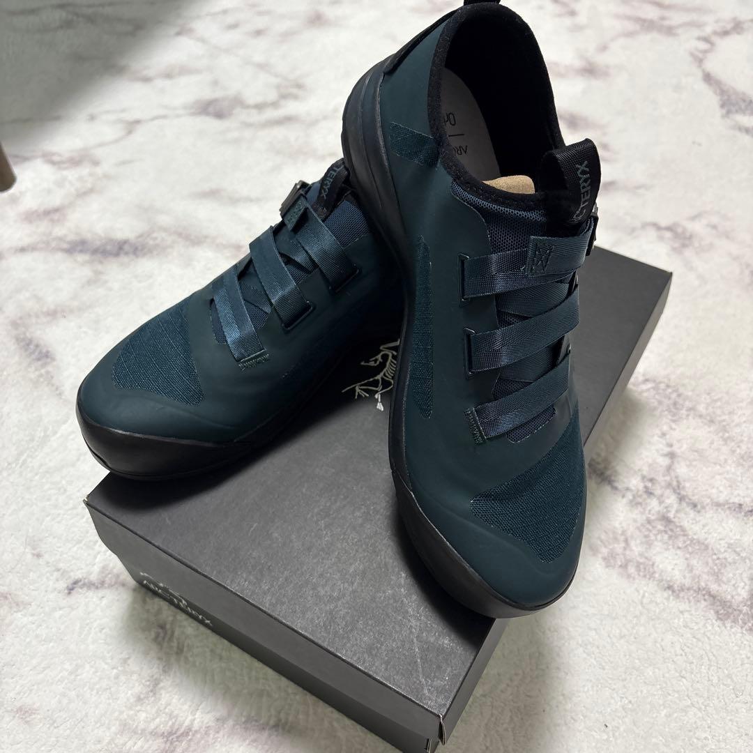 ARC'TERYX ARAKYS スニーカー