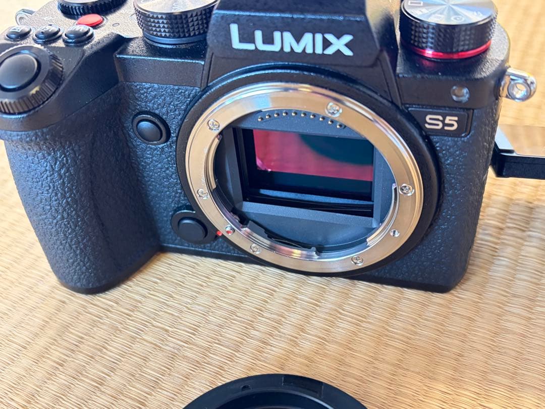 LUMIX S5 フルサイズミラーレスカメラ