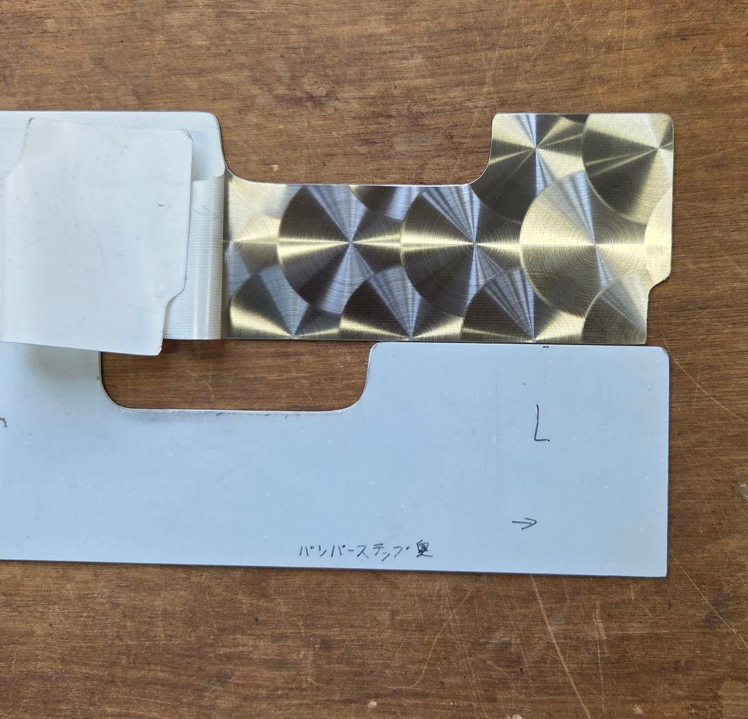 17スーパーグレート 発煙筒カバー　タイプBバンパーステップ奥　鱗ステンレス