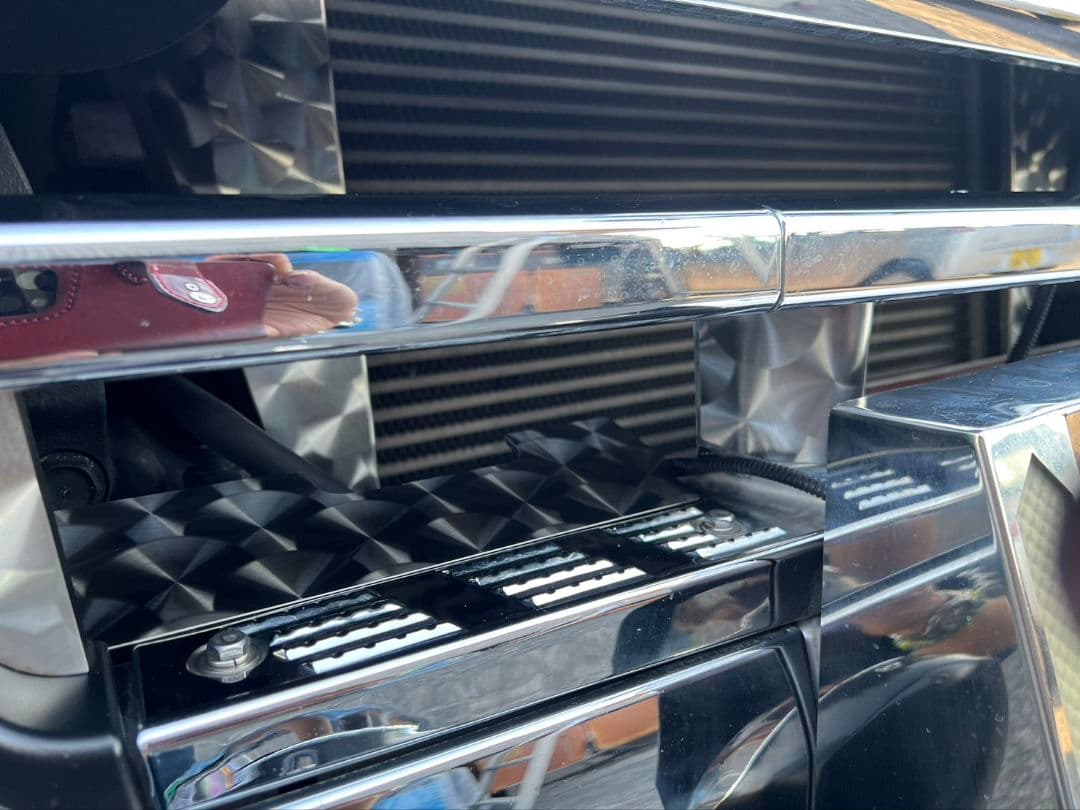 17スーパーグレート 発煙筒カバー　タイプBバンパーステップ奥　鱗ステンレス