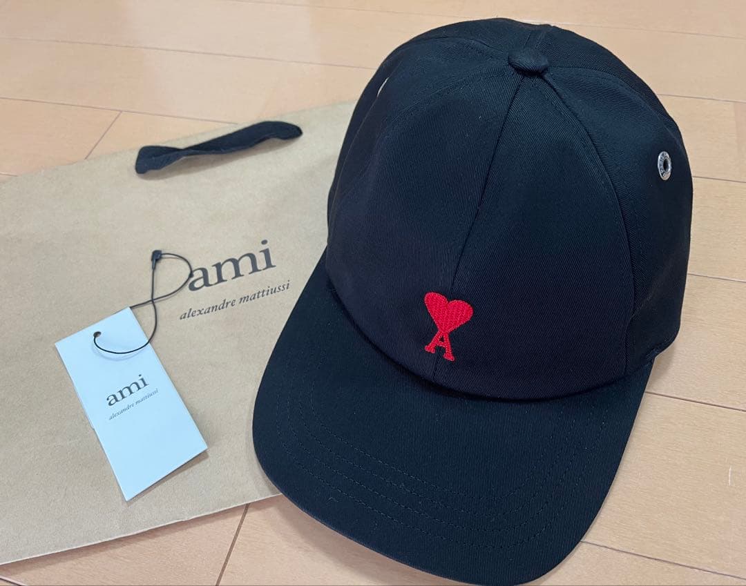 〔美品〕AMI PARIS キャップ ブラック　タグあり