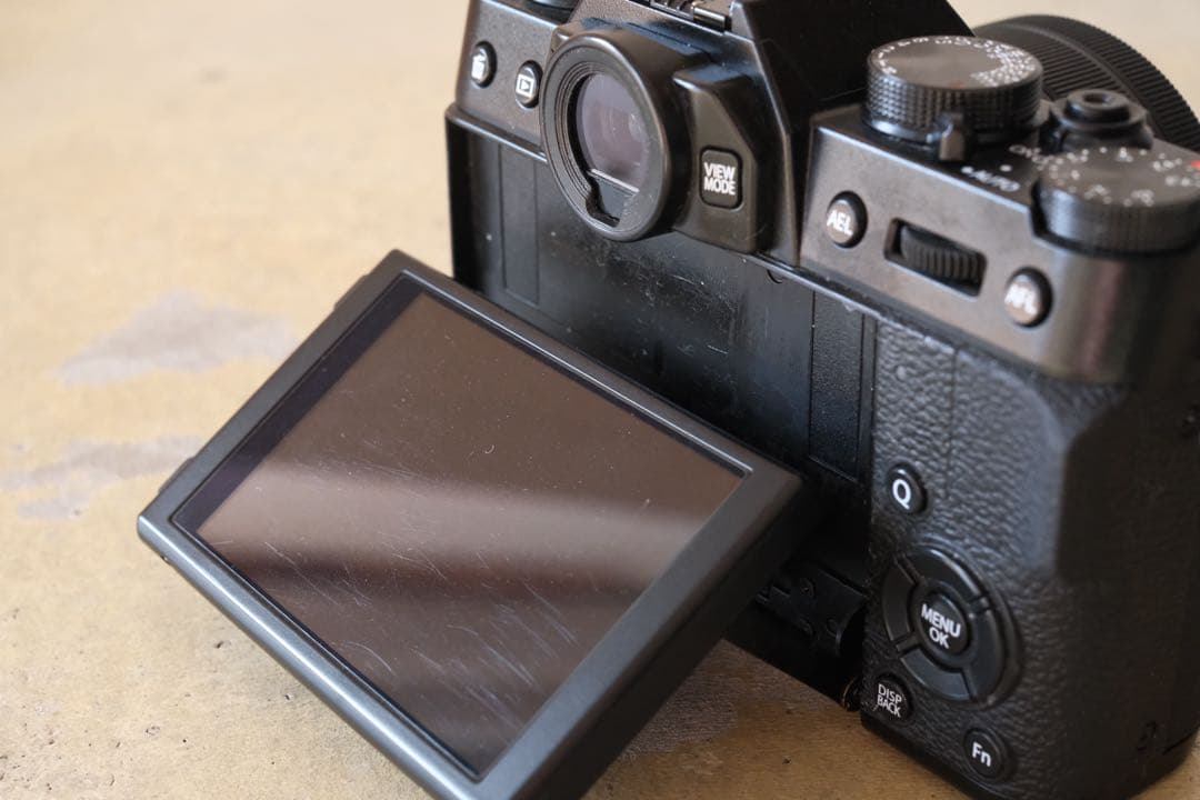 FUJIFILM X-T10 ミラーレス一眼 本体のみ　充電器追加しました