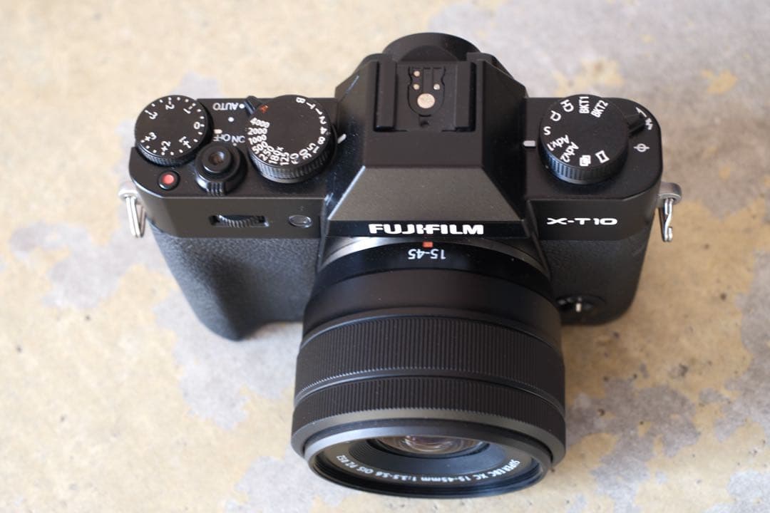 FUJIFILM X-T10 ミラーレス一眼 本体のみ　充電器追加しました