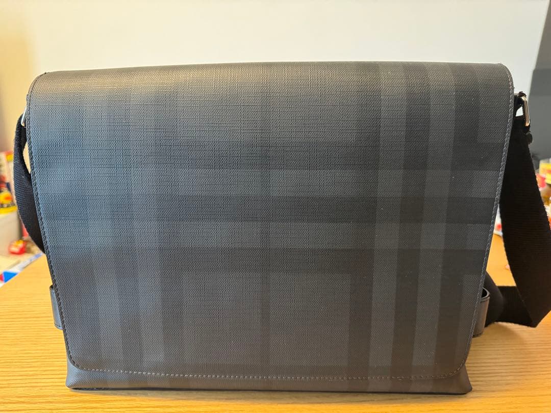 バーバリーメッセンジャーバッグ