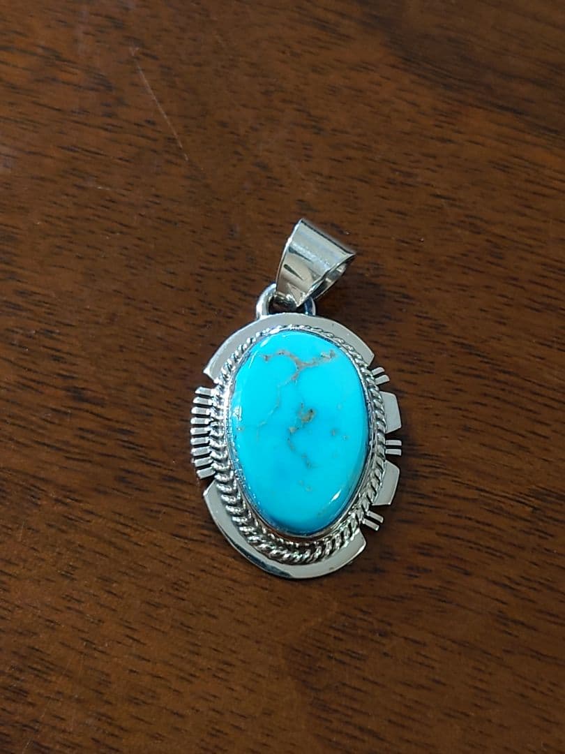 ナバホ族　キングマンターコイズ　ラーソンリー作