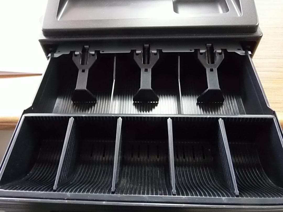 人気の黒226設定無料横型領収証シャープ　インボイスレジスターXE-A147