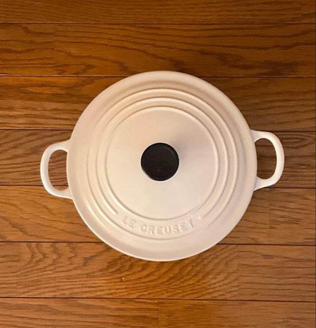 ル・クルーゼ　両手鍋　22センチ　ベージュ