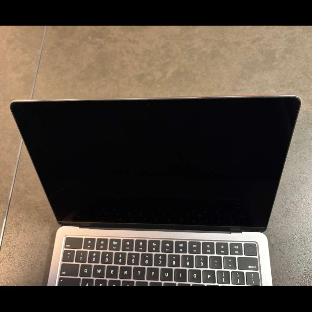 【極美品】MacBook Air M2 16GB 256GB（US配列）