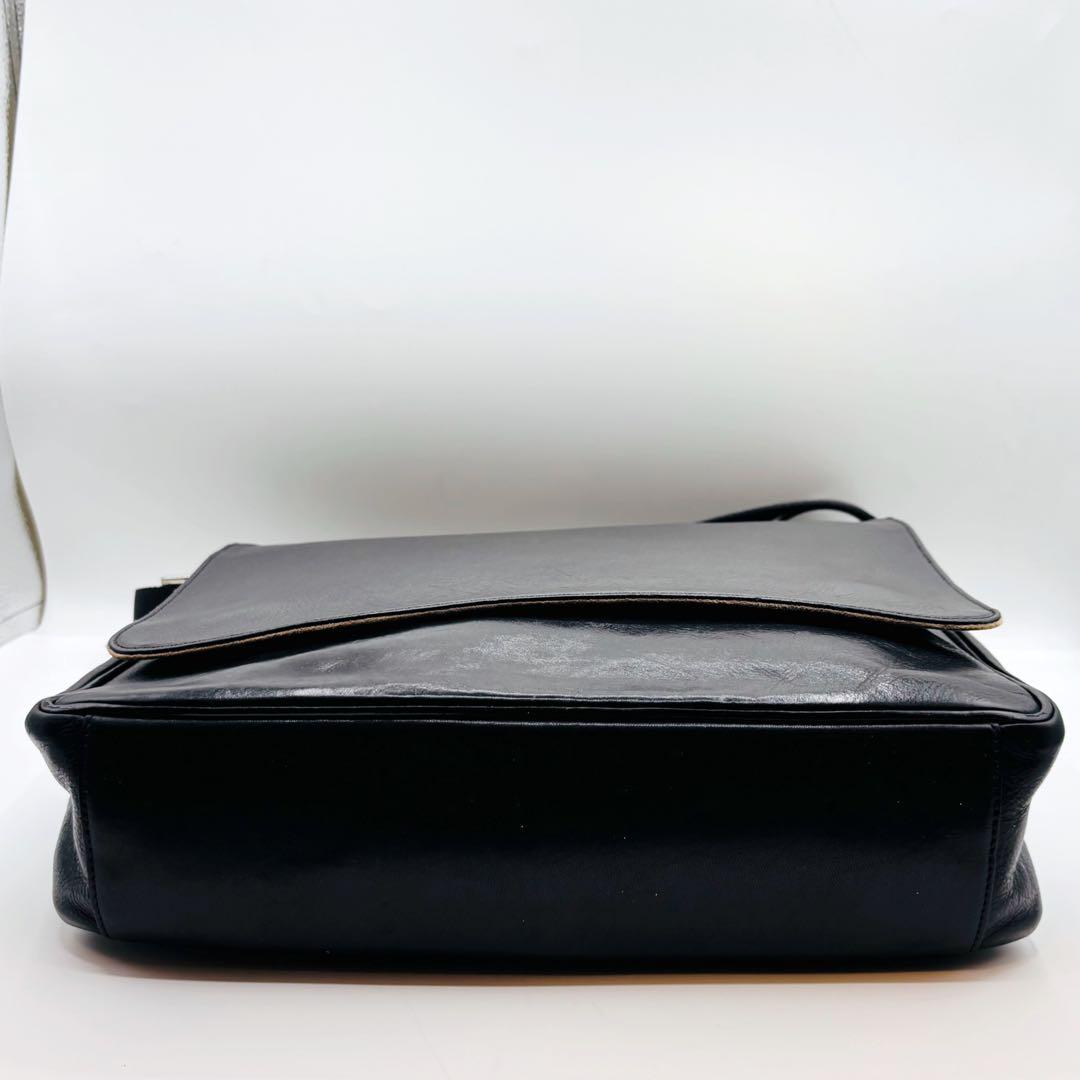 【美品】ココマイスター メッセンジャーバッグ ショルダーバッグ レザー A4 黒