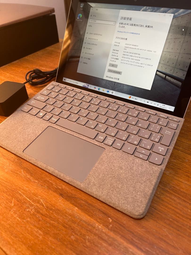 Microsoft Surface Goタブレット 本体　キーボードカバー付属
