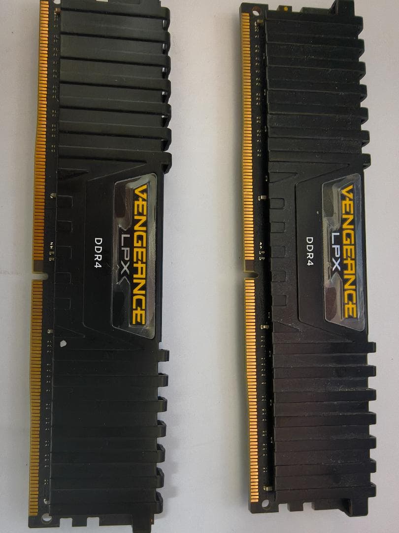 CORSAIR Vengeance LPX DDR4 メモリー 2枚セット