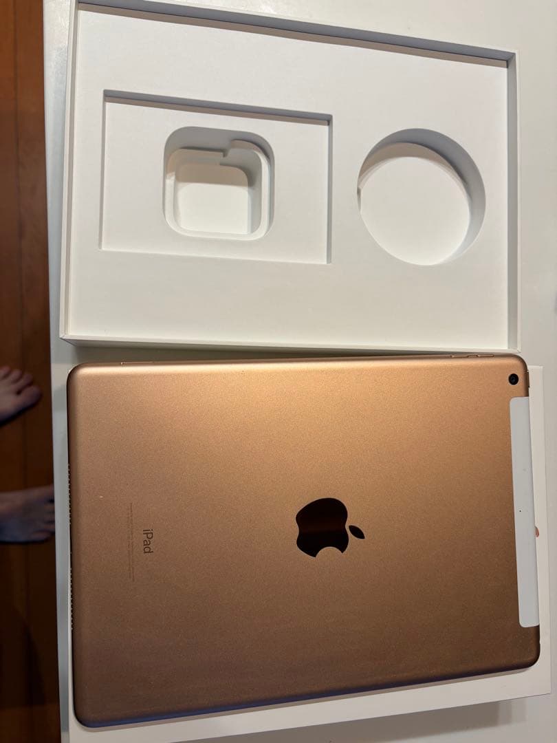 Apple 第6世代　iPad 10.2インチ 128GB ゴールド