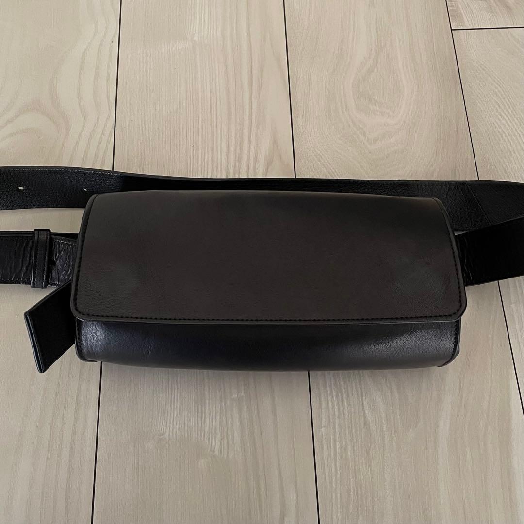 ETRE TOKYO ディアスキンボディーバッグ