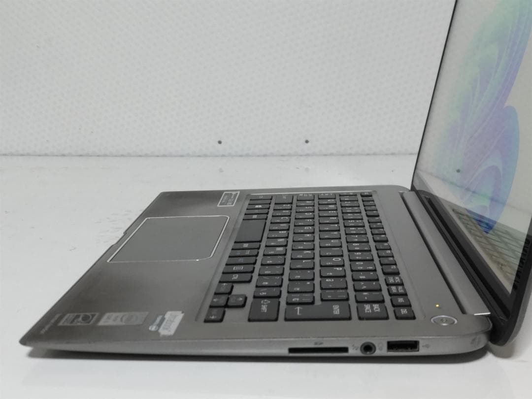 タッチパネル！！東芝 dynabook 8GB SSD 256GB ★E9