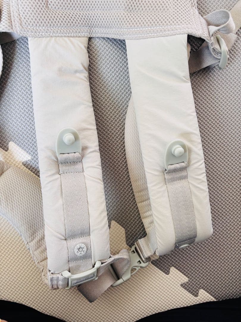 抱っこ紐　ピトレスク　ベビーキャリアオン　ユナイテッドアローズコラボ　ベージュ