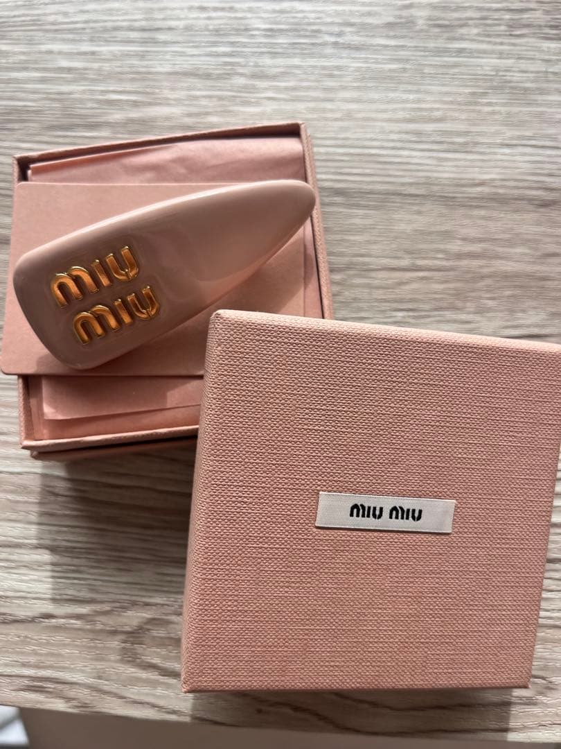 miu miu ピンク ヘアピン