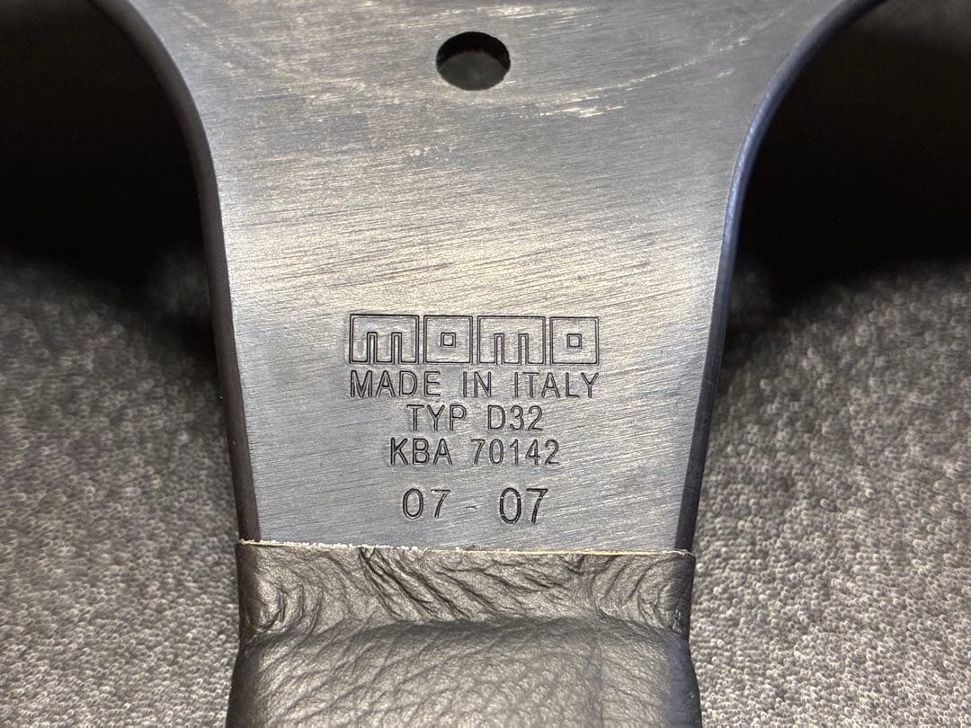 MOMOチューナー32パイ中古良品