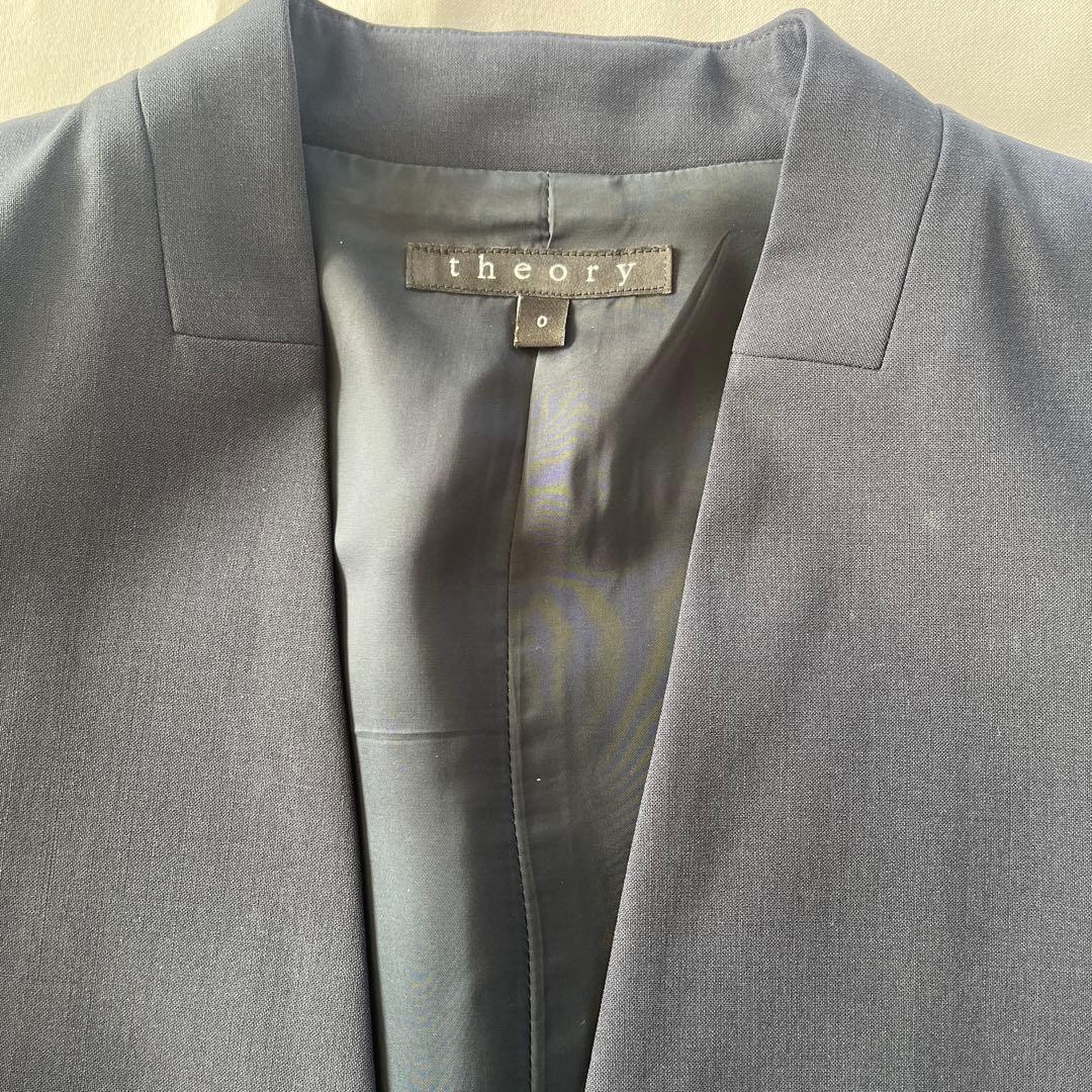 theory セオリー　ネイビーノーカラー パンツスーツ　サイズ0