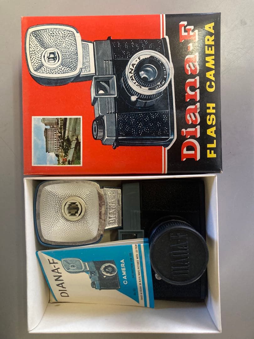 Diana-F フラッシュカメラ