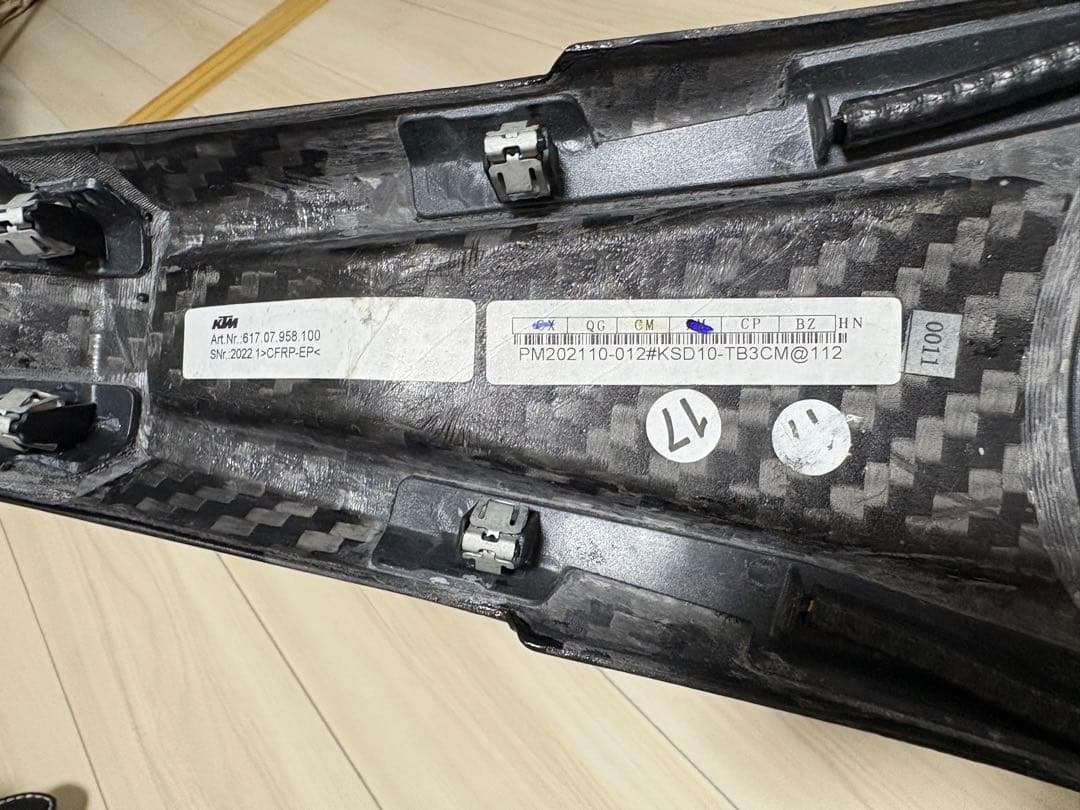 KTM 純正 1290 super duke r イグニッションロックカバー