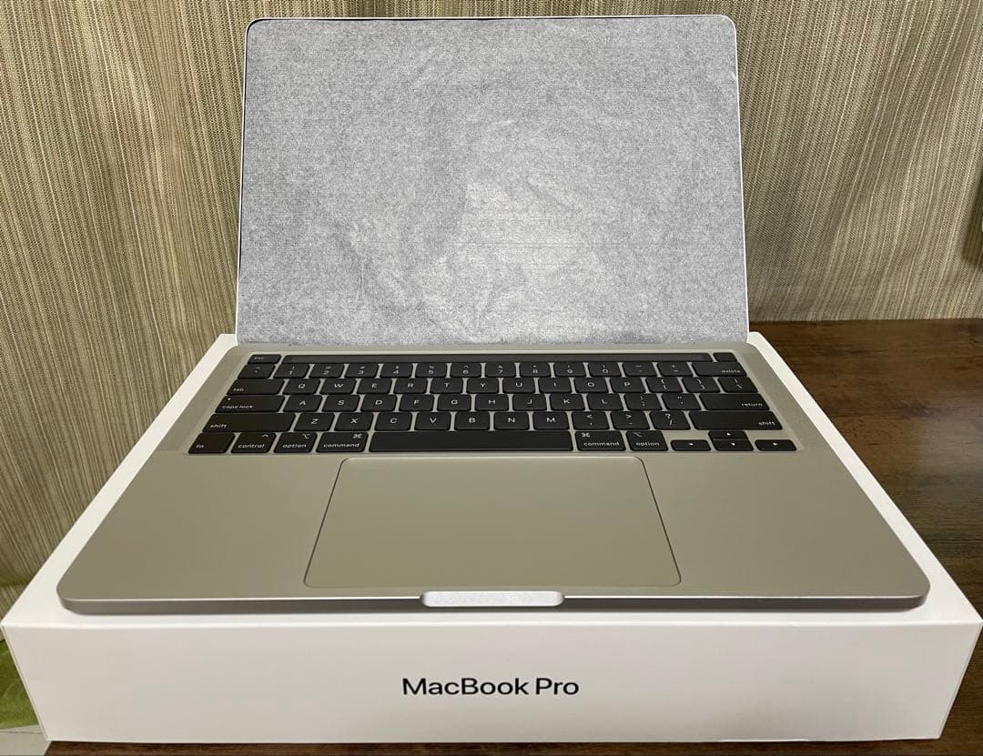 美品 MacBook Pro 2020 13インチ TouchBar 付き