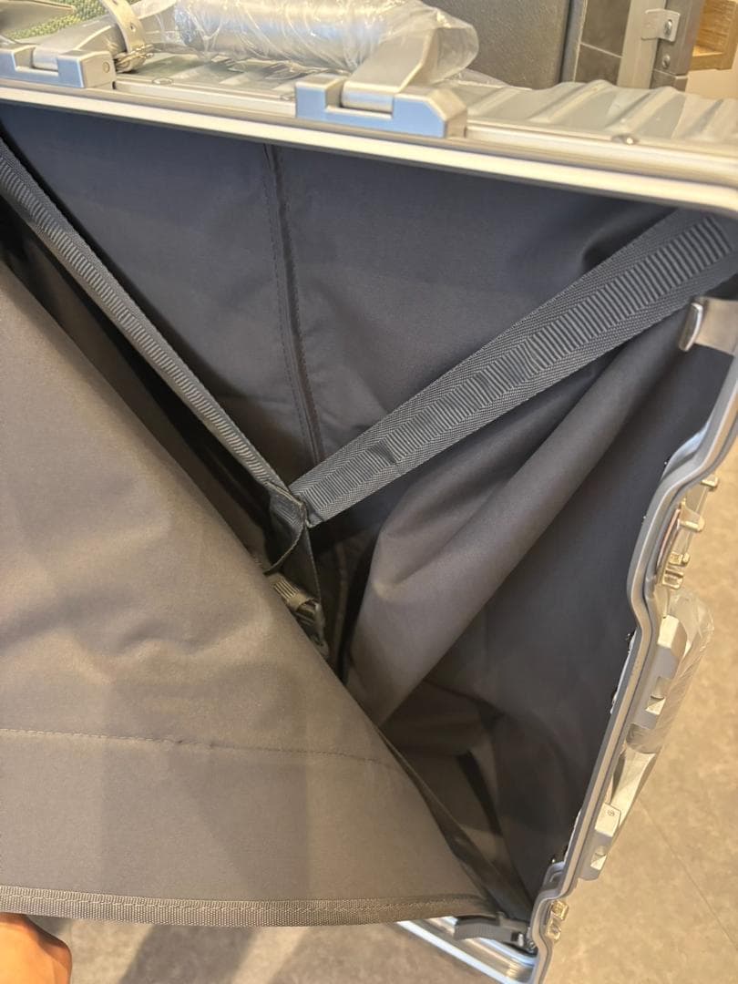 リベティ多機能キャリーケース【エナメルシルバー Sサイズ】