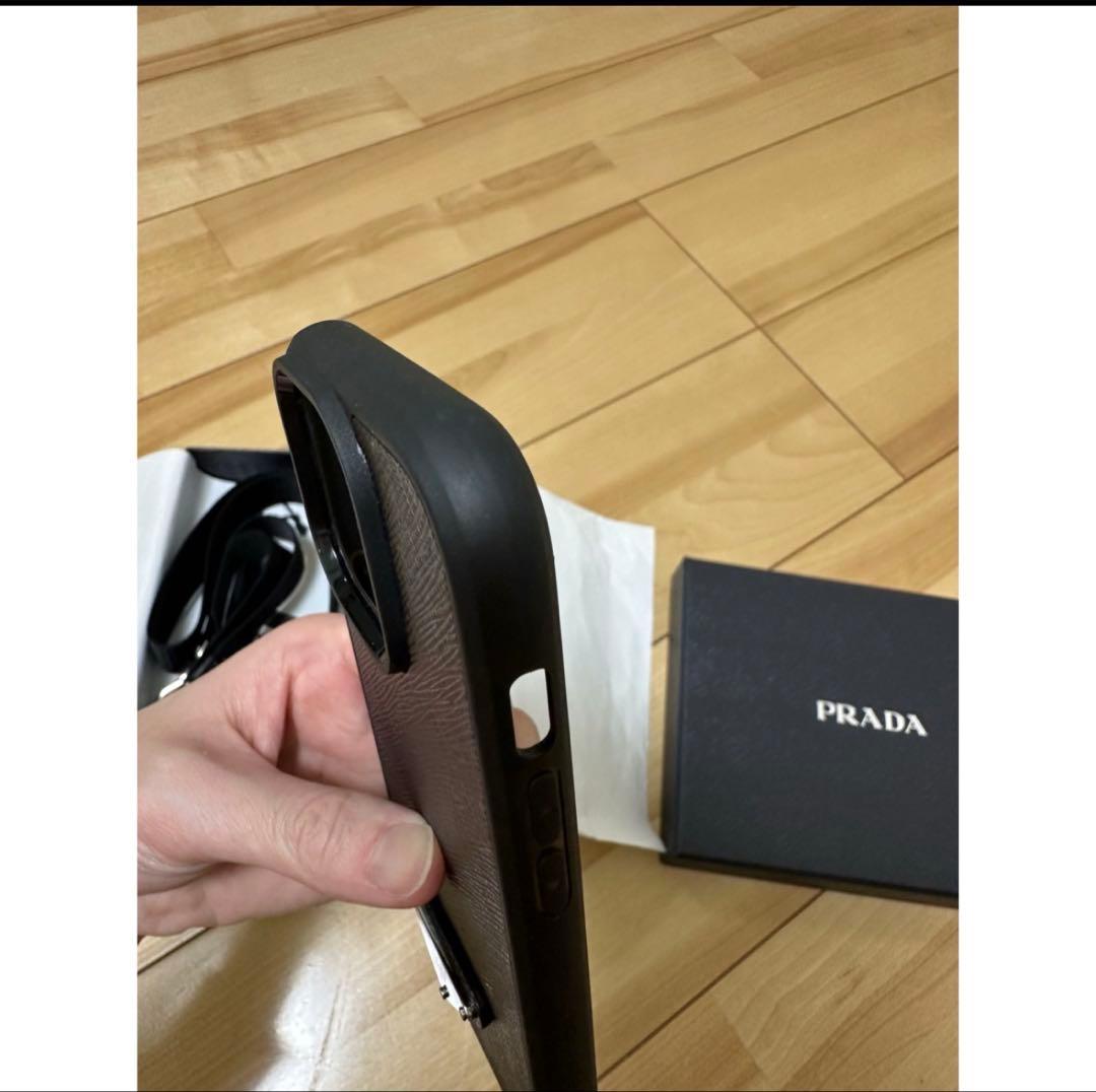 PRADA iPhone14proケース ストラップ付き