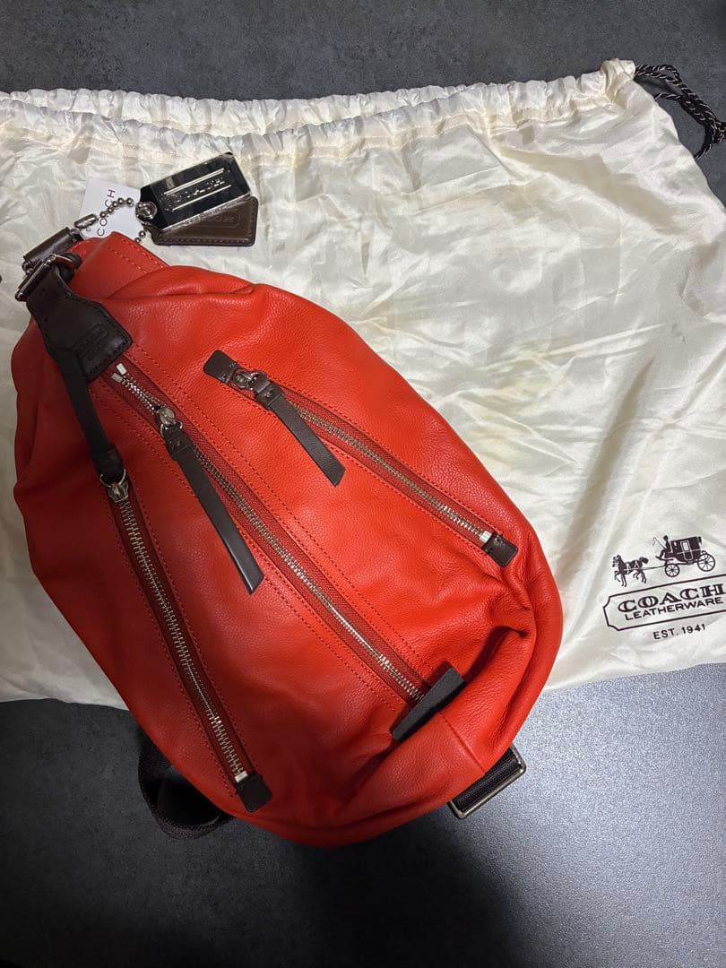 COACH コーチトンプソン ボディバッグ（オレンジ）