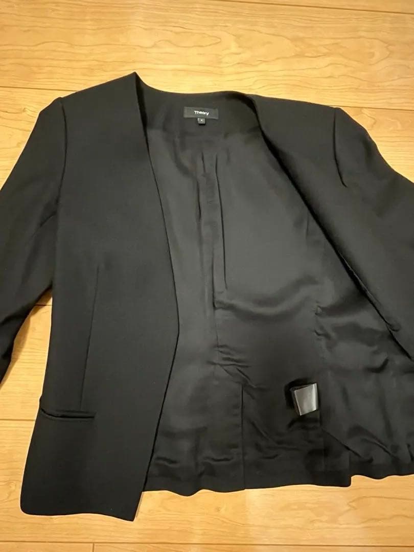 theory／ブラックパンツスーツ