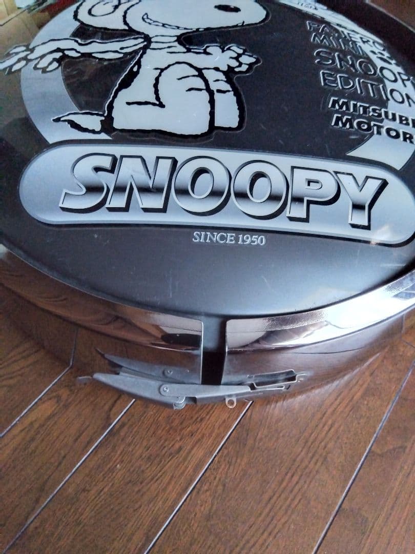 パジェロミニ　スヌーピーエディション　タイヤケース　タイヤカバー