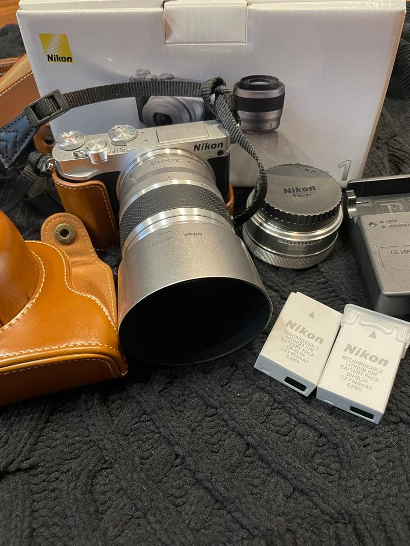 Nikon 1 J5 ダブルズームレンズキット シルバー　ジャンク品