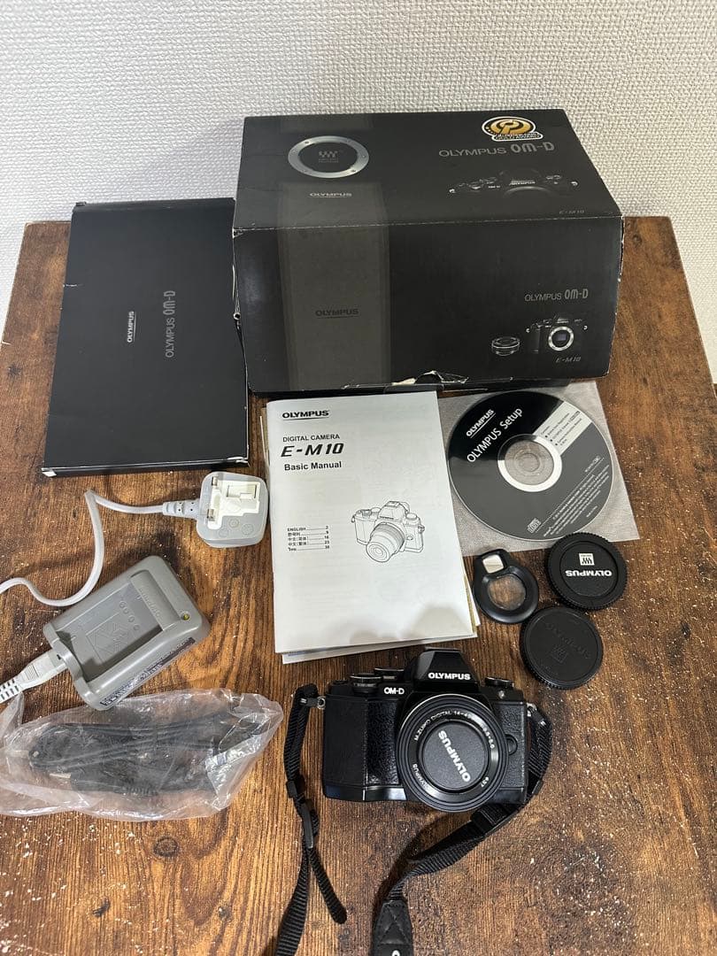 【美品】オリンパスOM-D E-M10 14-42mm EZ レンズキット海外版