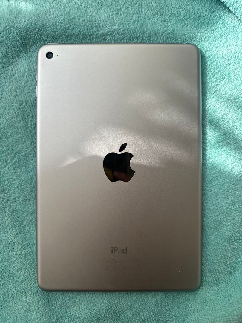 Apple＊iPad mini4 第4世代(128GB)Wi-Fi シルバー