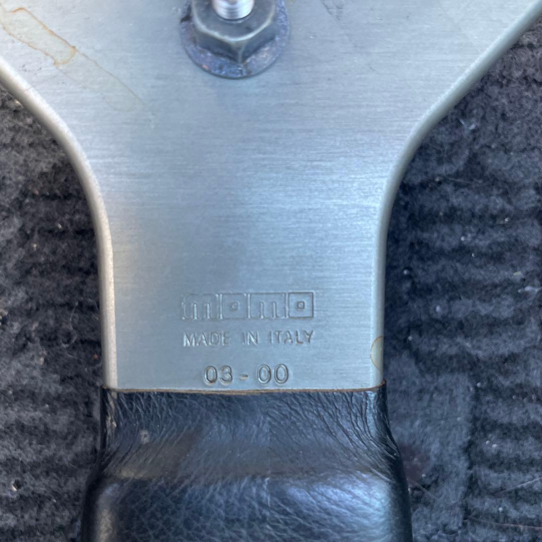 MOMO ステアリングハンドル