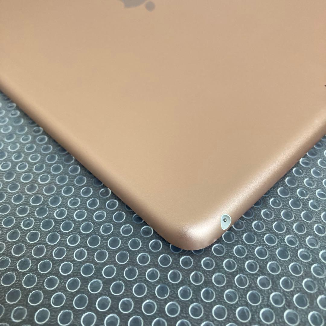 1037 美品☆電池ほぼ新品☆iPad6 第6世代 32GB WIFIモデル☆