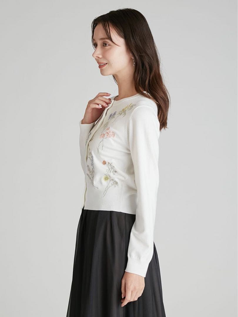【新品未使用】CELFORDセルフォード♪フラワー刺繍カーディガン OWHT