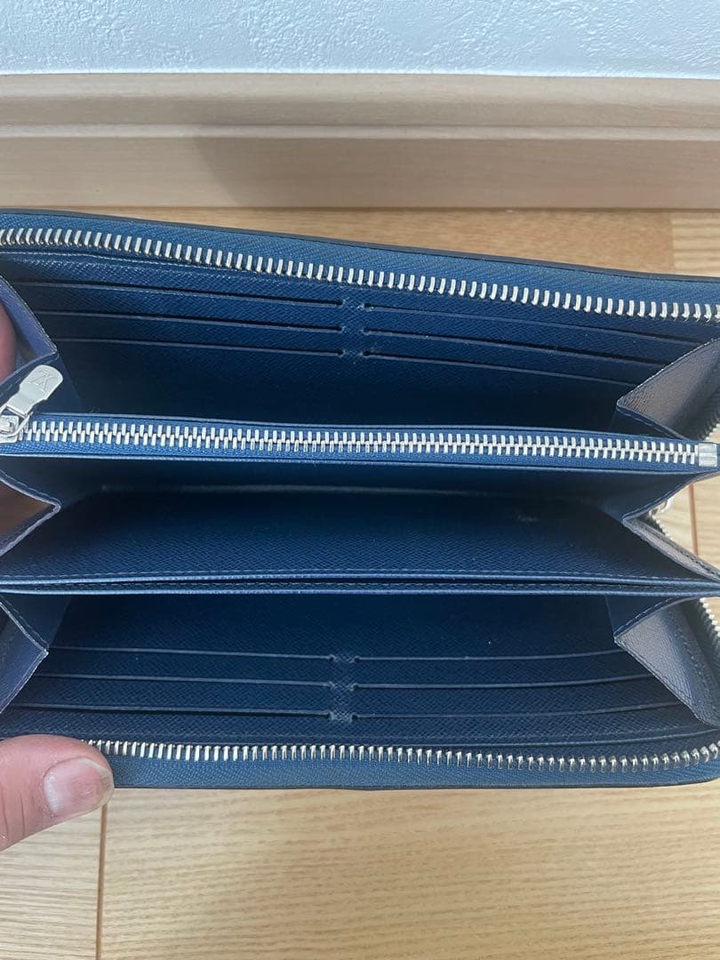 ルイヴィトン エピ ジッピーウォレット ブルー 長財布 青