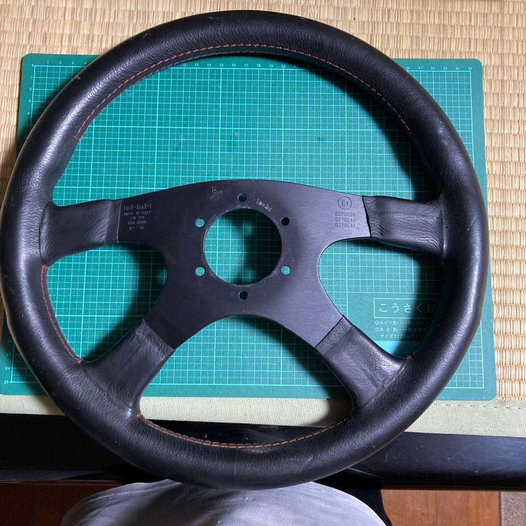 momo スポーツステアリング 黒 6穴
