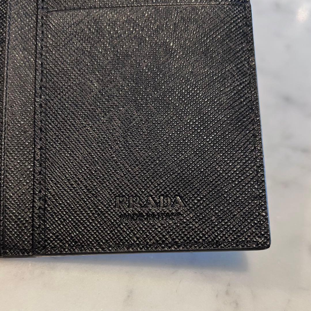 新品未使用　PRADA 　サフィアーノ　2つ折り長財布ブラック　金ロゴ
