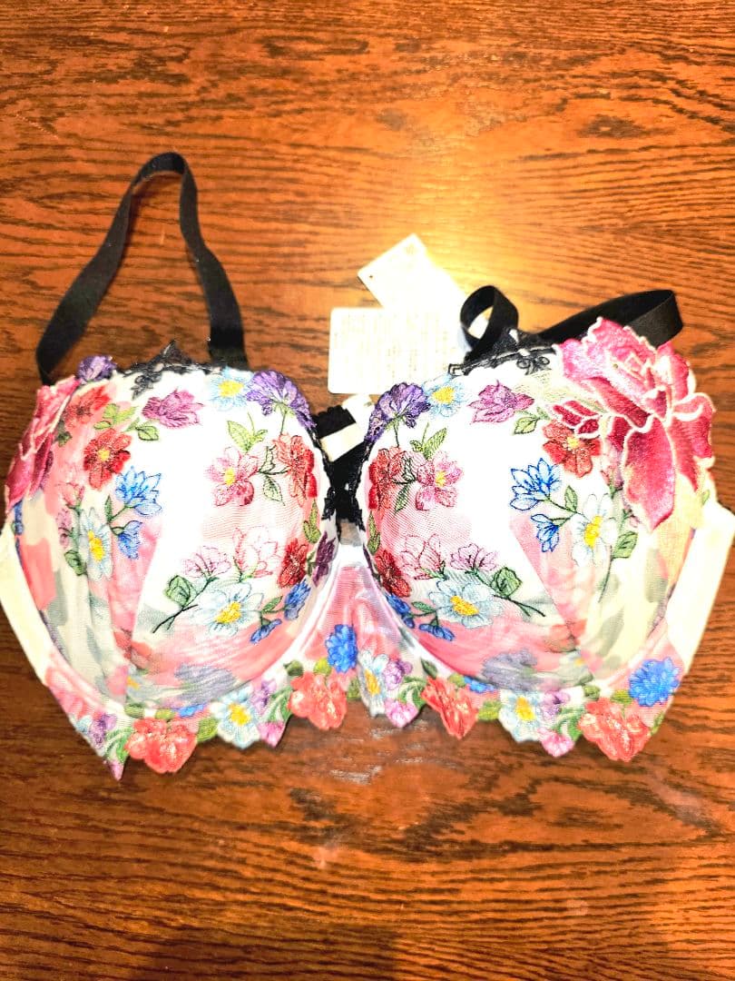 新品未使用 サルート ネイビー 刺繍 ブラジャーG85と花柄刺繍G85の2点